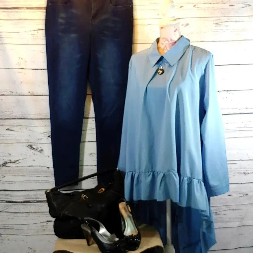 Women's Blouse - Picture 2 of 9